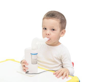 inhalasyon ultrasonik nebülizör kullanılmadan tedavi ile çocuk yapar