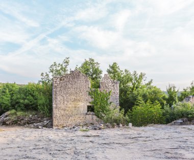Castle Dvigrad kalıntıları