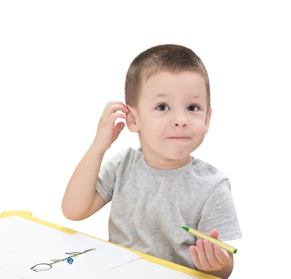 Мальчик рисует карандашом — стоковое фото