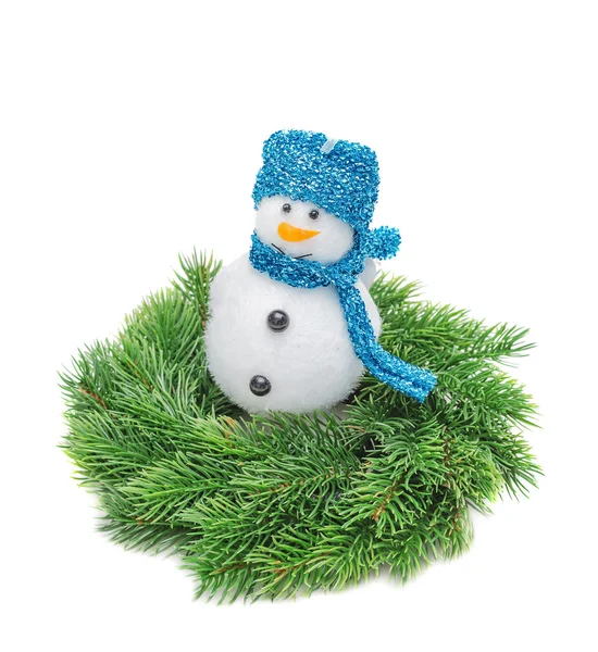 De tak fir-kerstboom, sneeuwpop met blauwe sjaal — Stockfoto