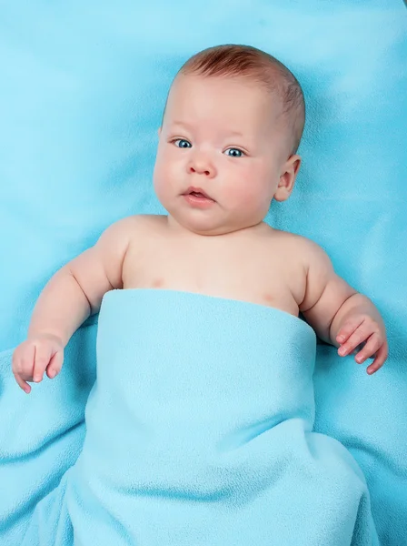 Newborn baby on blue — Stock Photo, Image