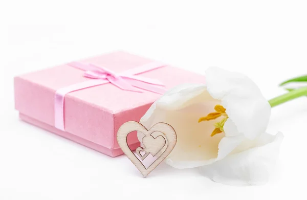 Flor Tulipán Fresca Corazón Decorativo Madera Regalo San Valentín Concepto —  Fotos de Stock