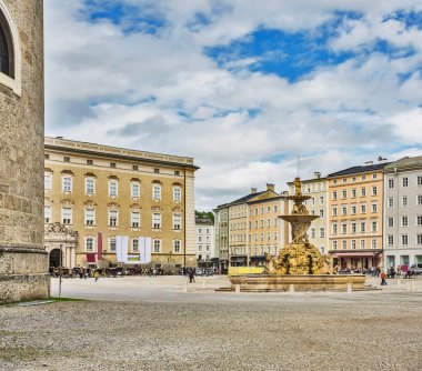 Salzburg, Avusturya - 5 Mayıs 2015: Fiacre adlı ikamet meydanda 5 Mayıs 2015, Salzburg, Avusturya. 