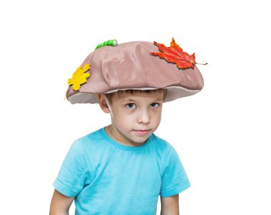 Beş yaşındaki çocuk mantar kostüm, takım elbise, altın akçaağaç yaprakları