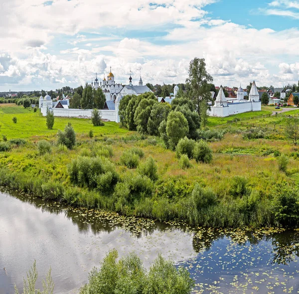 Suzdal Vladimir Oblast Kreml Och Kamenka Älv Sommardag Rysslands Gyllene — Stockfoto
