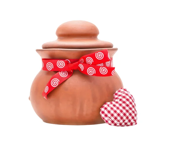 Clay pot and red heart isolated on the white — Stock Photo, Image