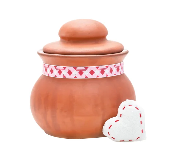 Clay pot and red heart isolated on the white — Stock Photo, Image