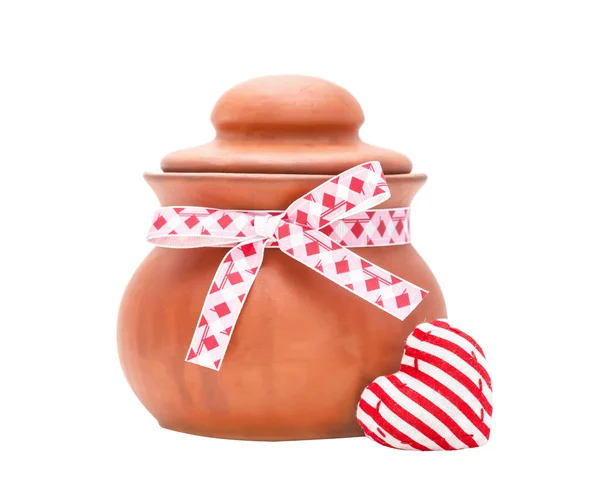 Clay pot and red heart isolated on the white — Stock Photo, Image