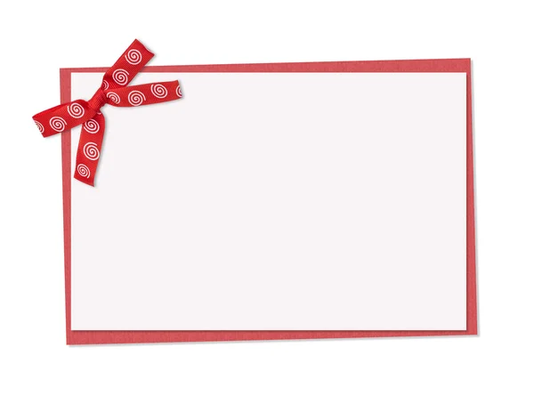 Σημείωση κόκκινη κάρτα, με κόκκινο με σπείρες κορδέλα τόξο που απομονώνονται σε λευκό φόντο — Φωτογραφία Αρχείου