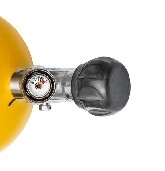 空気圧縮機、白で分離された圧縮空気タンクの圧力計 — ストック写真