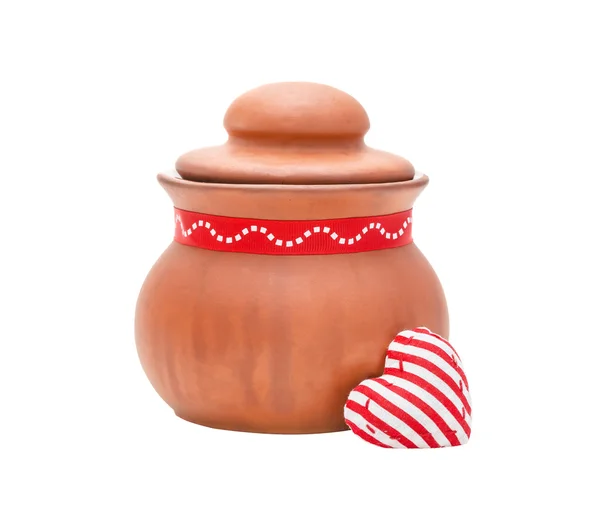 Clay pot and red heart isolated on the white — Stock Photo, Image