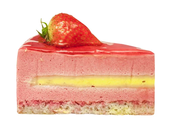 Un pedazo de pastel de fresa de yogur. Está decorado con esmalte y fresa. Aislado en el blanco . — Foto de Stock