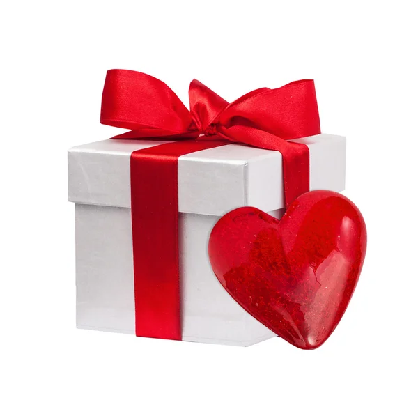 Red gift box and heart — Stock Photo, Image