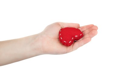 Kırmızı kalp çocuk elini tutar