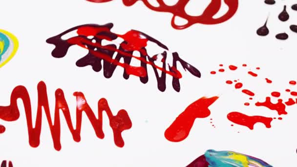 マニキュア (ワニス) 混合ホワイト回転多色のしみ — ストック動画