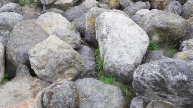 Grup alanında, doğal jeolojik arka plan yalan büyük kaya taş