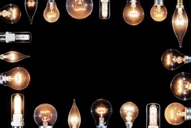 Kolaj üzerinde siyah parlak birçok Edison lambaları