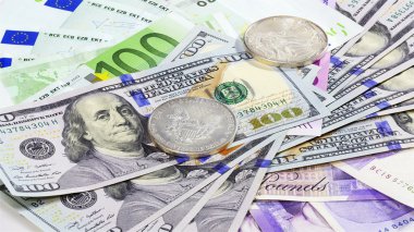 Amerikan Doları Gümüş üzerinde farklı banka notları 