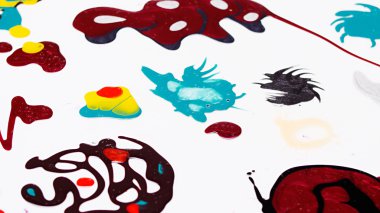 Oje çok renkli lekeleri karışık