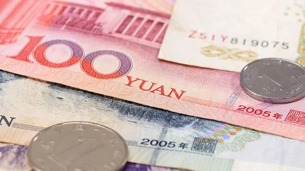 Yuan bankbiljetten en munten — Stockfoto