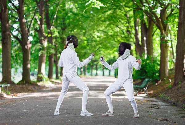 Two rapier fencers women staying in park alley getting ready for — Stock Photo, Image