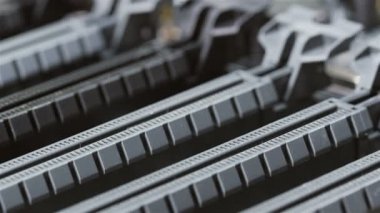 PCI-E ve Cpu soket bilgisayarın ana kartındaki closeup arka plan sürgülü video