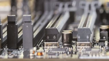 Bellek ve PCI-E yuvası sunucu mainboard makro görünümü üzerinde