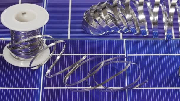 Elementos de células de panel solar y cables que ensamblan detalles — Vídeo de stock