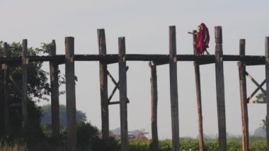 Budist acemi rahipler U olmak Köprüsü