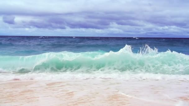 Olas de mar desagradable — Vídeo de stock