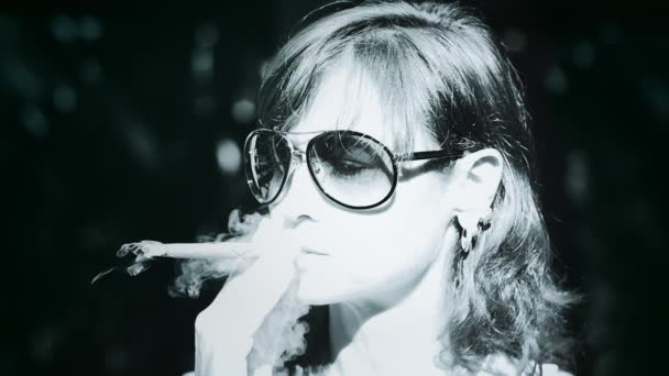 Stylish woman smoking tobacco cigar — Stock Video