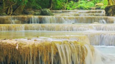İpeksi şelaleler Cascades