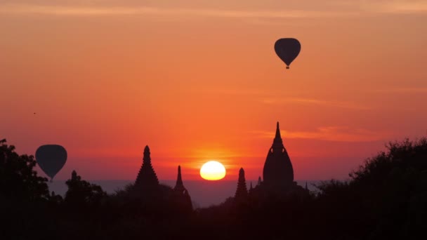 Ballonger över Bagan i Myanmar — Stockvideo