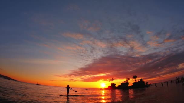 Puesta de sol en la isla de Boracay, Filipinas — Vídeo de stock