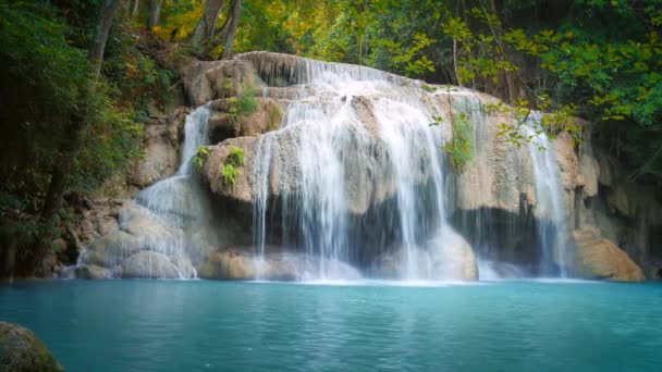 Waterval in erawan nationaal park cascade — Stockvideo