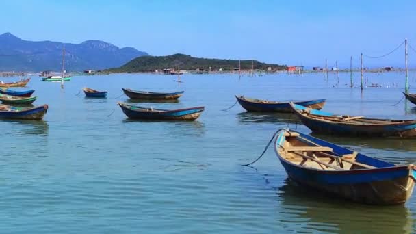 Fishing boats on waves of Vietnam sea. — Stock Video