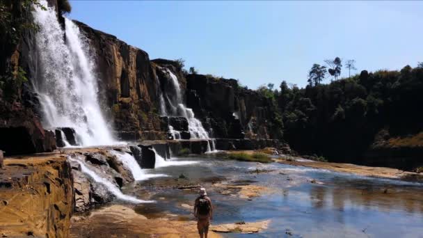 Cachoeira Pongour no parque nacional da natureza — Vídeo de Stock