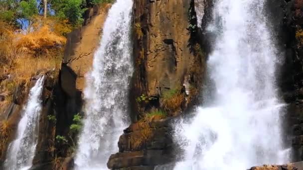 Cachoeira Pongour no parque nacional da natureza — Vídeo de Stock