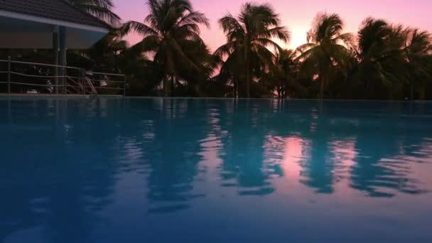 Piscina em hotel resort de luxo . — Vídeo de Stock