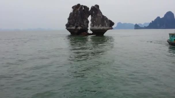 Halong-Bucht von Vietnam — Stockvideo