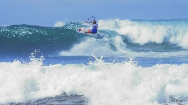 Cerf-volant professionnel kitesurf athlète . — Video