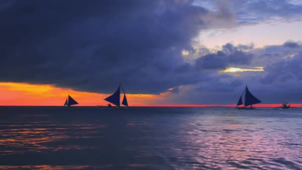 Marina con barcos al atardecer — Vídeos de Stock