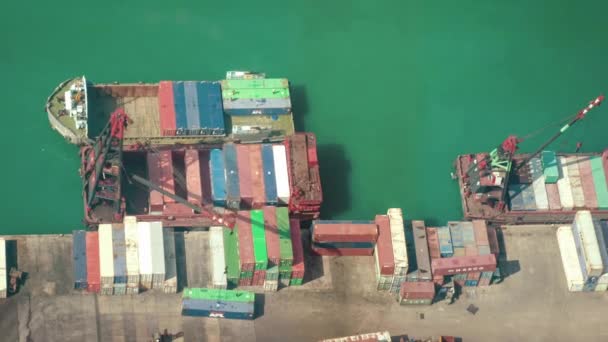 Containerterminal in de haven van Hong Kong — Stockvideo