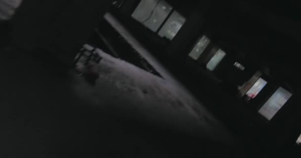 Proyecto de película de oscuro lugar abandonado — Vídeo de stock