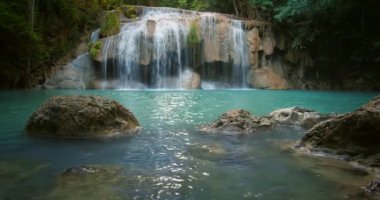 Tayland Erawan şelale.