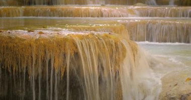 Cascades ve küçük şelaleler