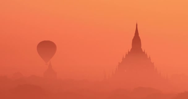 Buddhista templomok és hőlégballonok — Stock videók