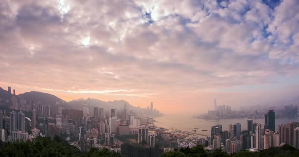 Η χρονική στιγμή του Χονγκ Κονγκ από μέρα σε νύχτα. Εκπληκτική πανοραμική θέα — Αρχείο Βίντεο