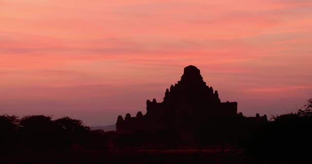 Zachód słońca w historycznym miejscu Bagan — Wideo stockowe