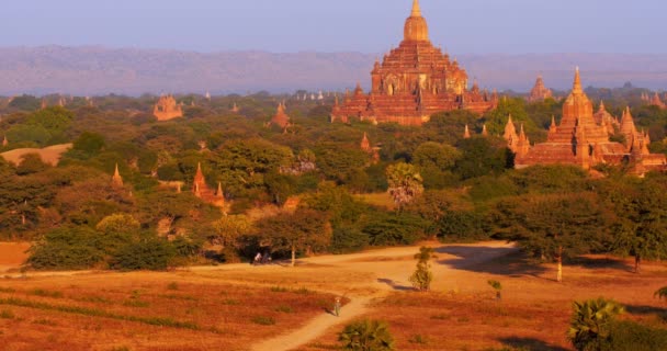 Gamla historiska platsen Bagan i Myanmar — Stockvideo